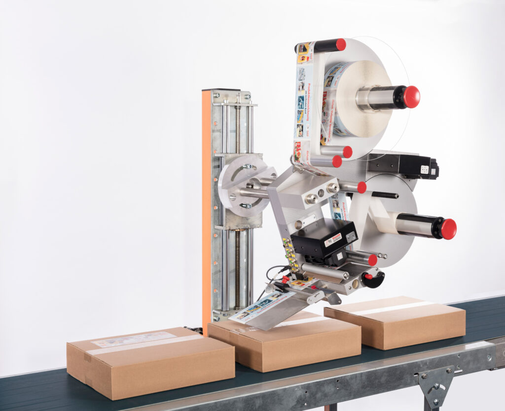 Labelling machine - Alpha HSM labels packaging boxes