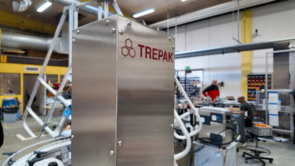 Trepak x Logimark kombilinje för flaskor och dunkar