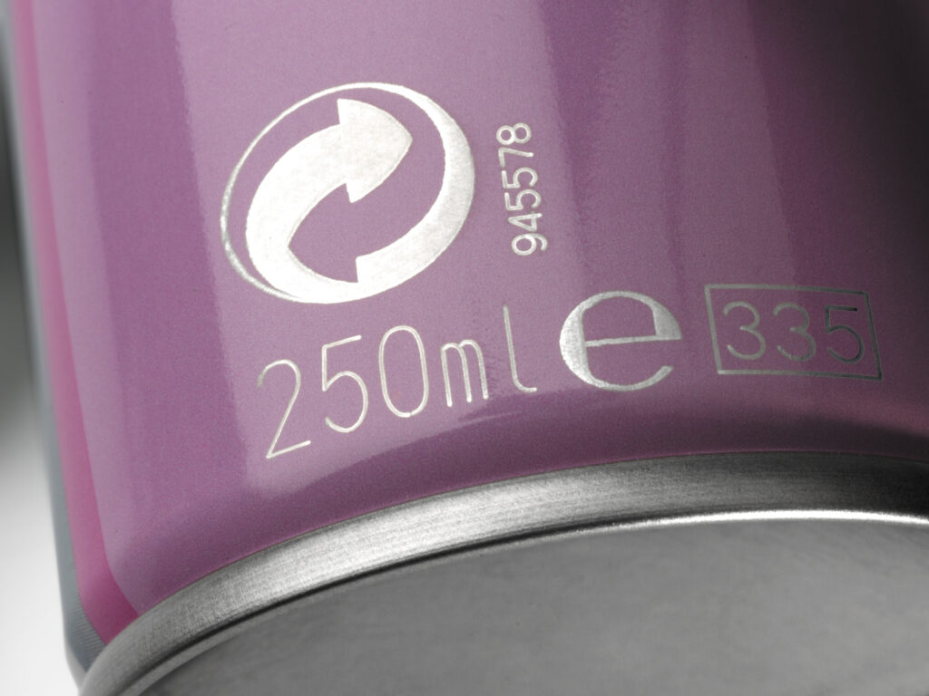 märkning aluminiumburk batchnummer bäst-före lasermärkning inline