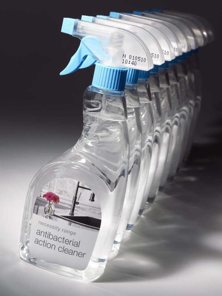 Batchnummer på plastflaska produktmärkning kemikalie CIJ bläckstråle