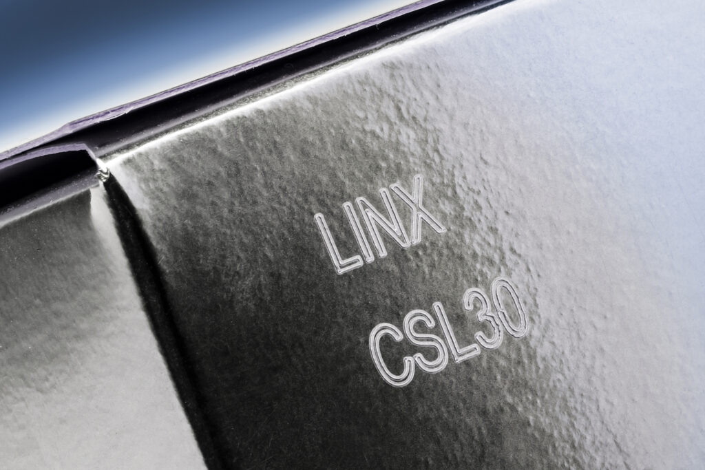 Bäst-före-datum lasermärkning på tetra