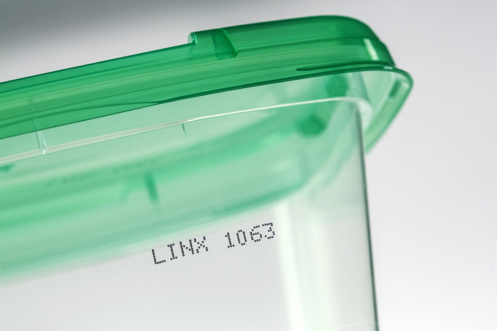 Produktmärkning plastlåda märkning på plastback
