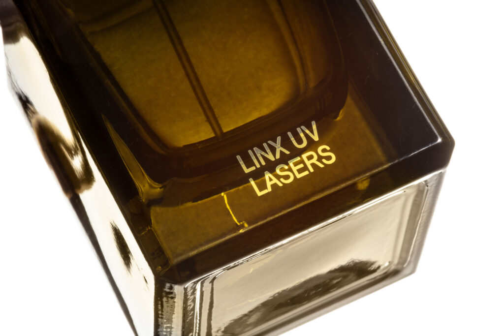 produktmärkning lasermärkning gult mörka ytor