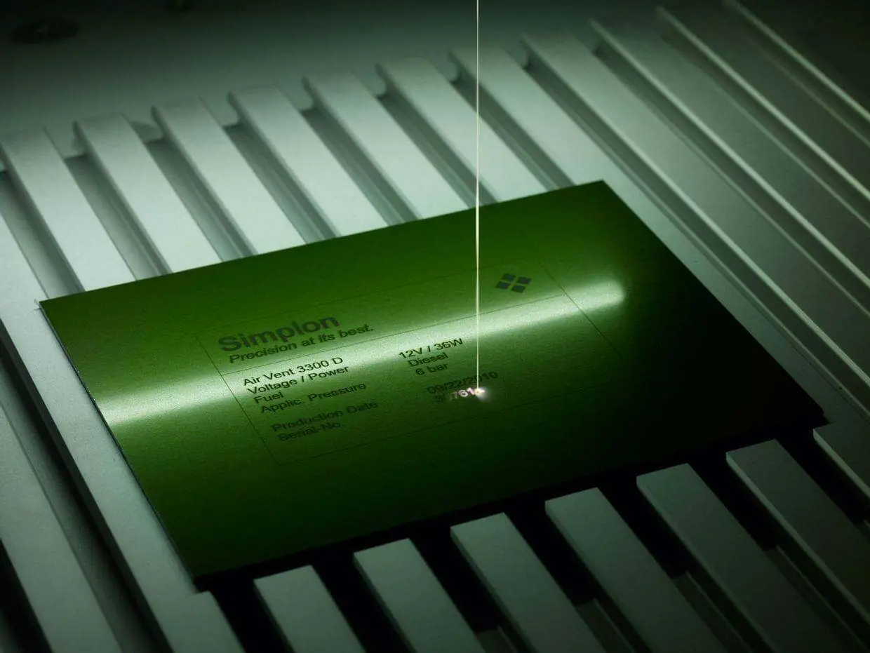 Fiberlaser märker metallskylt