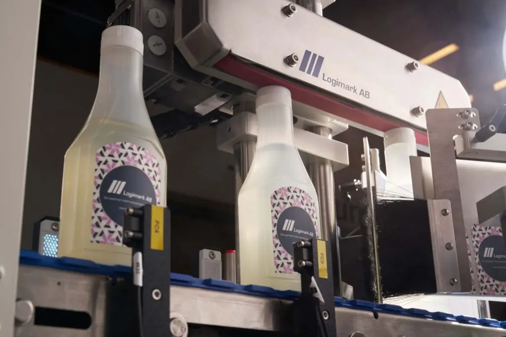 Kombinerad etiketteringsmaskin för flaskor med fram-, bak- och halsetikett bottle-neck etikett