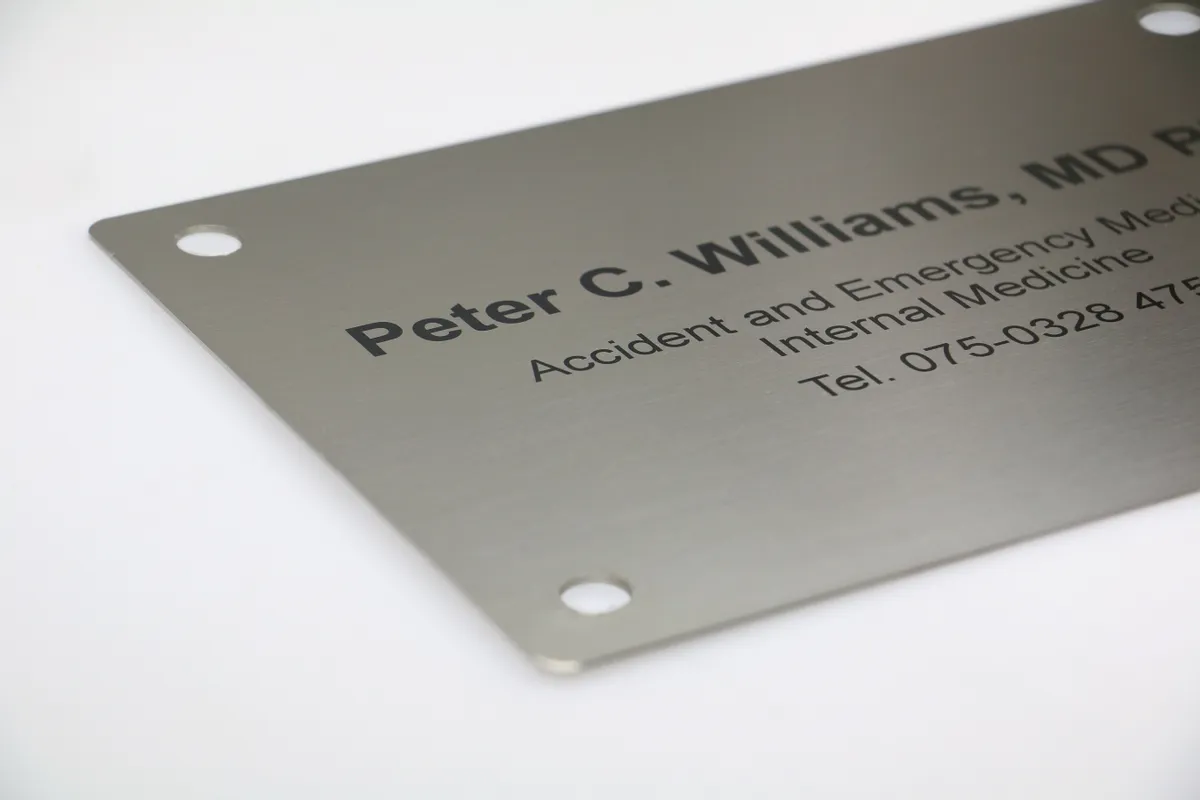 Dörrskylt lasergraverad - Trotec Laser